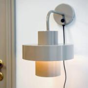 Dyberg Larsen vägglampa Stoke, grå, Ø 20 cm, metall