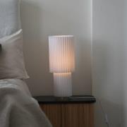 Markslöjd bordslampa Catis, vit, 45 cm hög, textil, E27