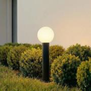 Lindby sockellampa Dangan, vit, höjd 60 cm, glas, metall