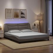 vidaXL Sängram med LED utan madrass Taupe 180x200 cm tyg