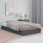 vidaXL Sängram massiv furu 135x190 cm grå