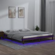 vidaXL Sängram LED honungsbrun 140x200 cm massivt trä