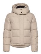 Calvin Klein Jeans Monologo Non Down Short Puffer Beige