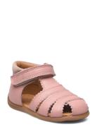 Pom Pom Starters? Scallop Velcro Sandal Rosa