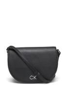 Calvin Klein Ck Daily Saddle Bag Pebble Svart