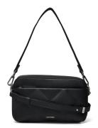 Calvin Klein Diamond Quilt Camera Bag W/Pkt Svart