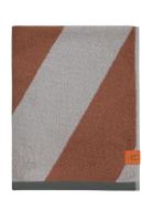 Mette Ditmer Diagonal Towel Brun