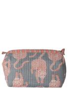 Au Maison Cosmetic Bag Grå