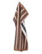 Compliments Lane Towel Brun